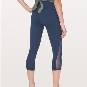 NWT Lululemon train times 7/8 length in navy blue